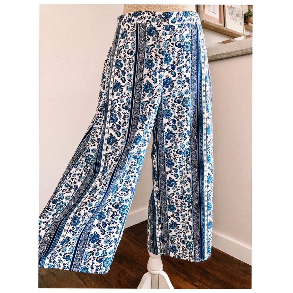 H&M Blue & White Floral Culotte Cropped Pants